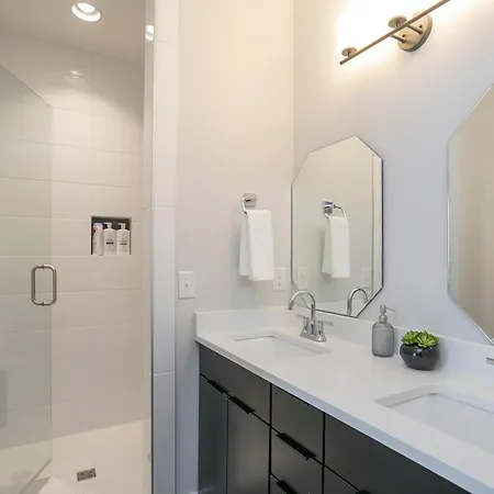 Luxury Townhome Skyline Views Mins To Dt Nashville Extérieur photo