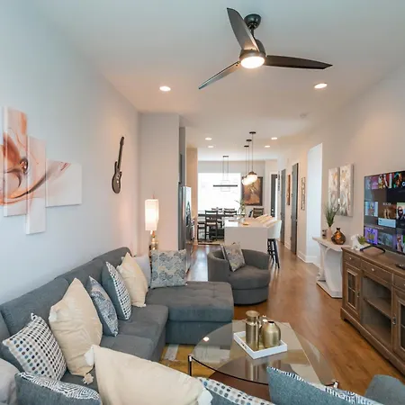 Luxury Townhome Skyline Views Mins To Dt Nashville Extérieur photo